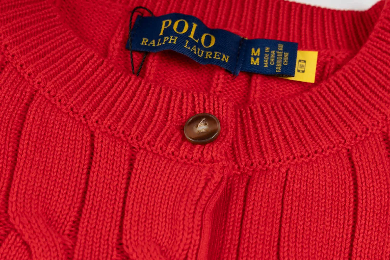 P230 #R93 RALPH LAUREN Ralph Lauren twelve colors classic small label embroidery logo seven-button knitted cable cardigan sweater women's top, high-density LOGO embroidery on the chest, original customization of tag accessories. Made of pure cotton yarn, pure cotton is skin-friendly and comfortable, small label war horse embroidered twist button cardigan sweater 🐎 high quality, follow the blogger to learn how to wear it! Let’s buy a Ralph Lauren cable sweater. It’s a super hard-to-find series after it became popular. It’s hard to find one on the official website. It’s simple and practical to wear, with a lazy and loose feel. The thickened fabric has more texture, feels soft and delicate, and has a loose fit. Whether worn alone or layered, you can wear different styles of fashion with just one piece!   Size: